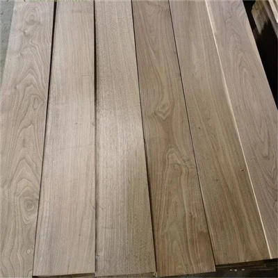 Könnyű tónusú fekete diófa